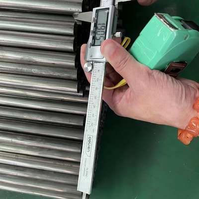 Un buon prezzo. Tubo in acciaio inossidabile di lunghezza rotonda senza cuciture 304 / 316 in linea