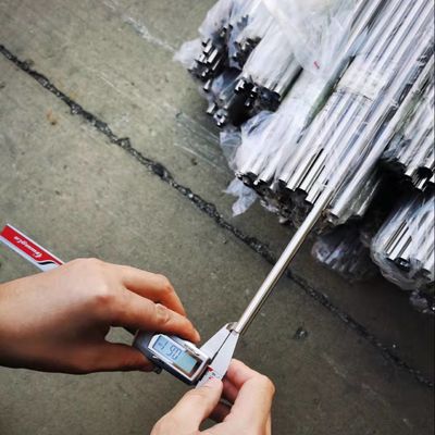 Un buon prezzo. 304 316L 410 420 201 Tubi in acciaio inossidabile in linea